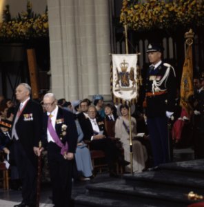 Troonswisseling 30 april inhuldiging in Nieuwe Kerk achtergrond Koninklijke , Bestanddeelnr 253-8328