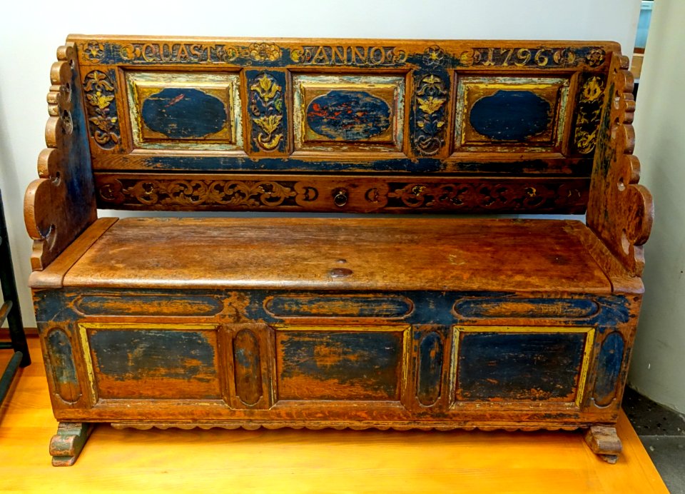 Truhenbank, Grunendeich, Kr. Stade, 1796, oak - Germanisches Nationalmuseum - Nuremberg, Germany - DSC03591