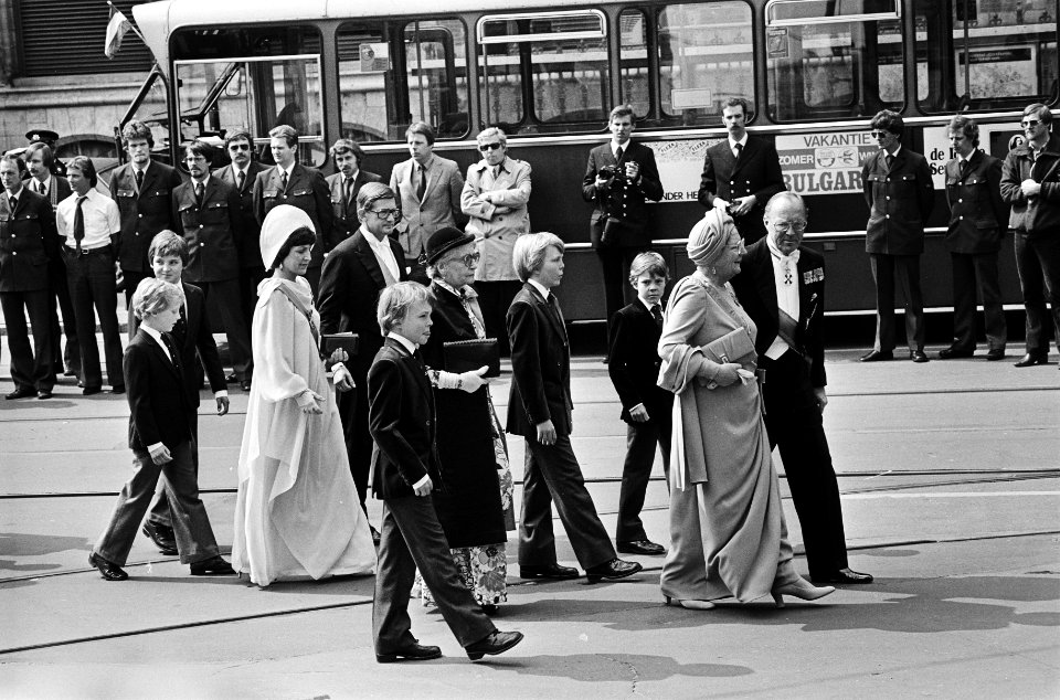 Troonswisseling 30 april 1980. Aankomst van de Koninklijke familie in de Nieuwe , Bestanddeelnr 930-8029
