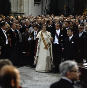 Troonswisseling 30 april inhuldiging in Nieuwe Kerk Prinses Beatrix en Prins, Bestanddeelnr 253-8322