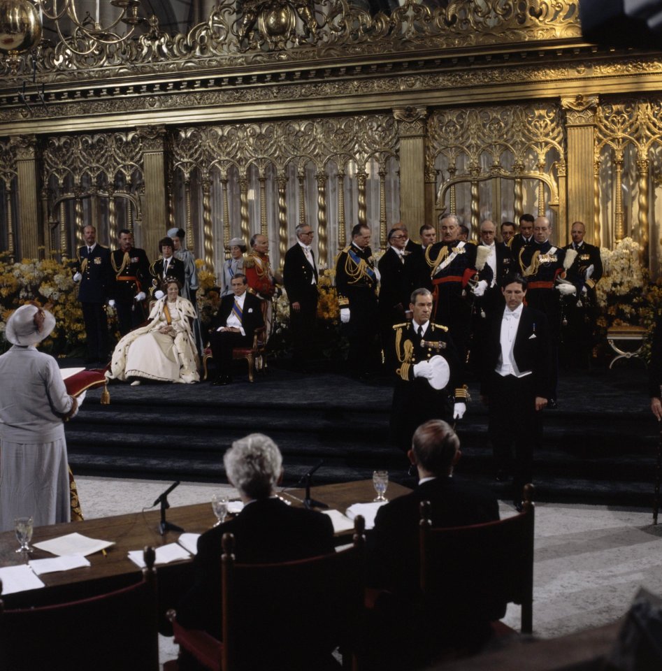 Troonswisseling 30 april inhuldiging in Nieuwe Kerk Prinses Beatrix en Prins, Bestanddeelnr 253-8325