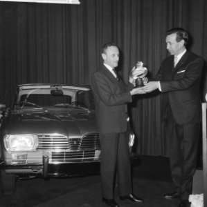 Trophee Auto van het jaar uitgereikt aan President-Directeur-Generaal van Renaul, Bestanddeelnr 918-7478