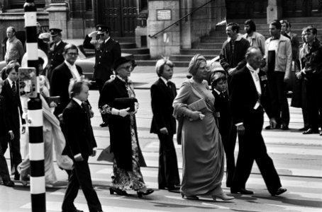 Troonswisseling 30 april 1980. Aankomst van de Koninklijke familie in de Nieuwe , Bestanddeelnr 930-8030