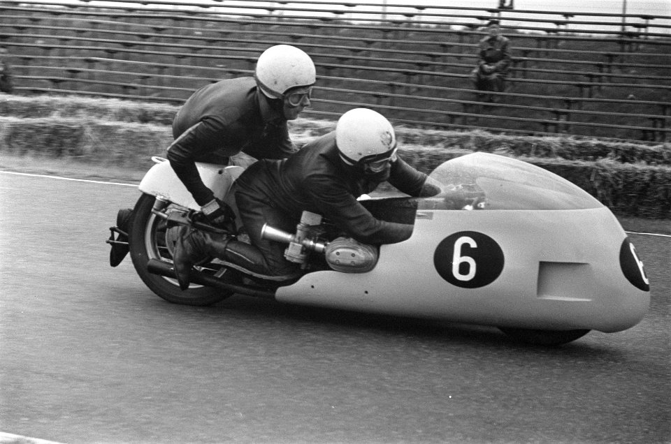 TT te Assen. Training. Zijspan Johann Attenberger en Josef Schillinger, Bestanddeelnr 921-4710