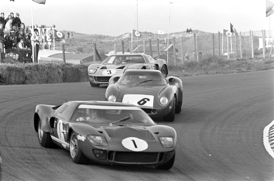 Trophy of the Dunes te Zandvoort. Op kop winnaar Paul Hawkins (nummer 1), Bestanddeelnr 921-3453