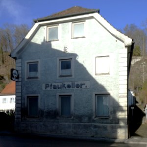 Trostberg, Traunsteiner Str 1, Pfaukeller, 1