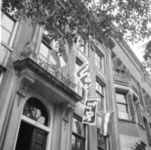 TROS mag zenden, de TROS-vlaggen uit op de Herengracht, Bestanddeelnr 919-1312