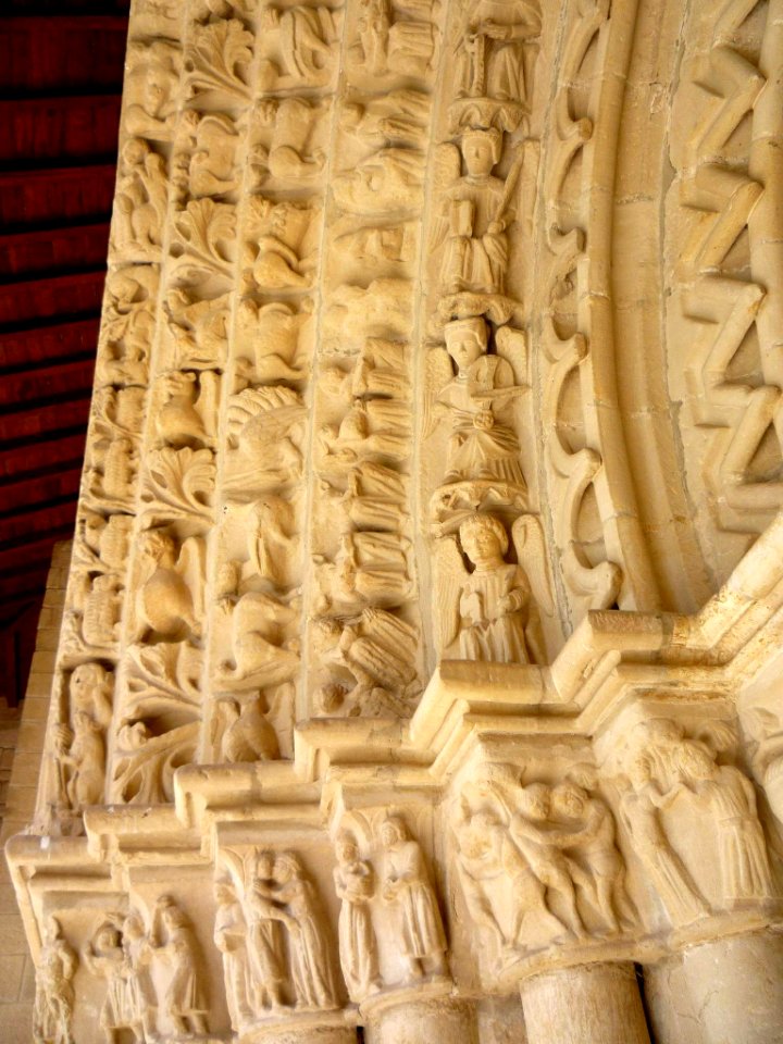 Tuesta - Iglesia de Nuestra Señora de la Asunción, pórtico 13