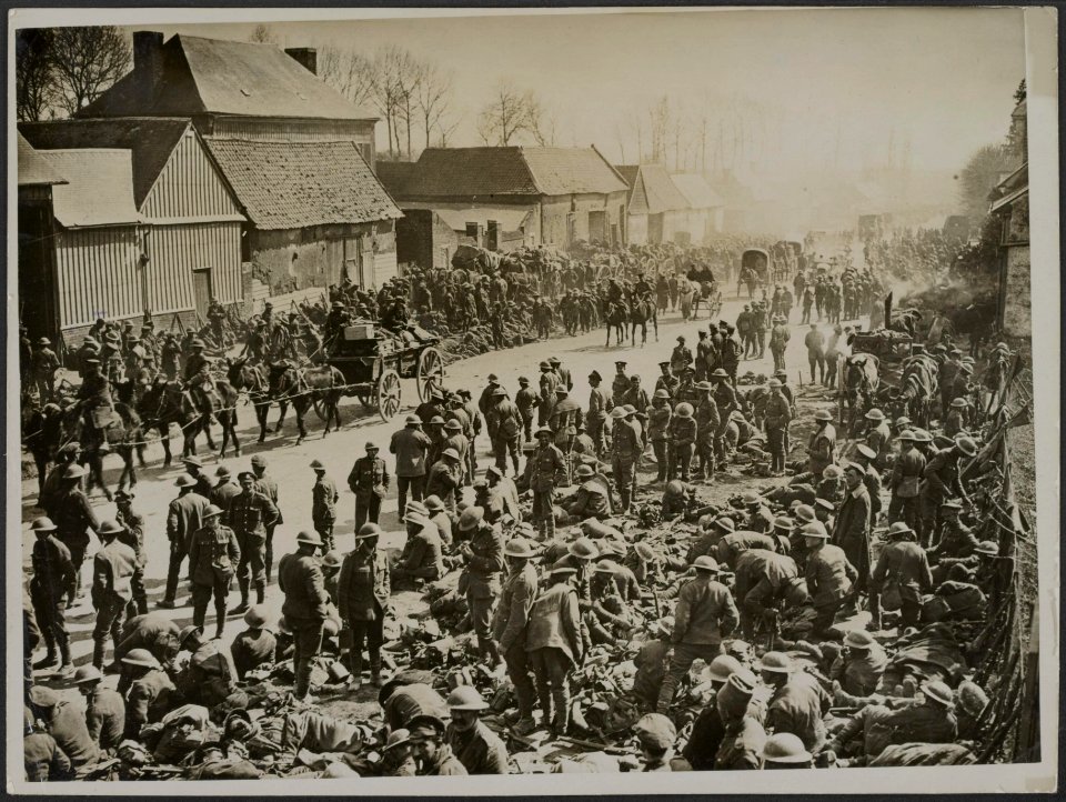 Troops and Transport passing through a village, Bestanddeelnr 158-2762