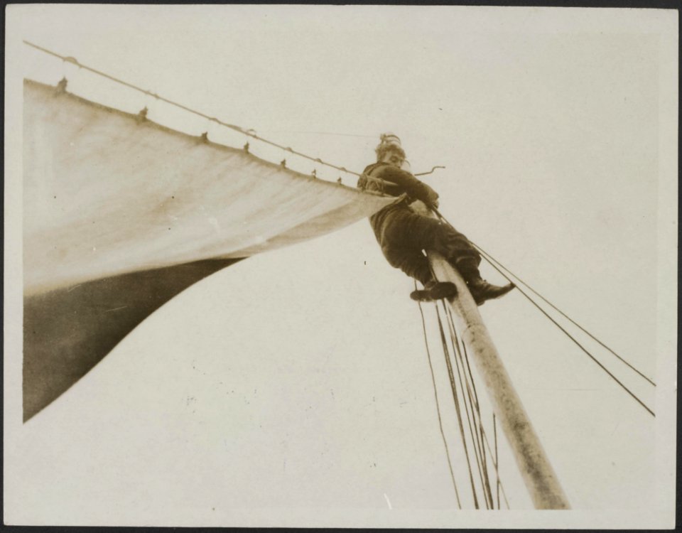 Trouble with a sail in a race, Bestanddeelnr 158-2675