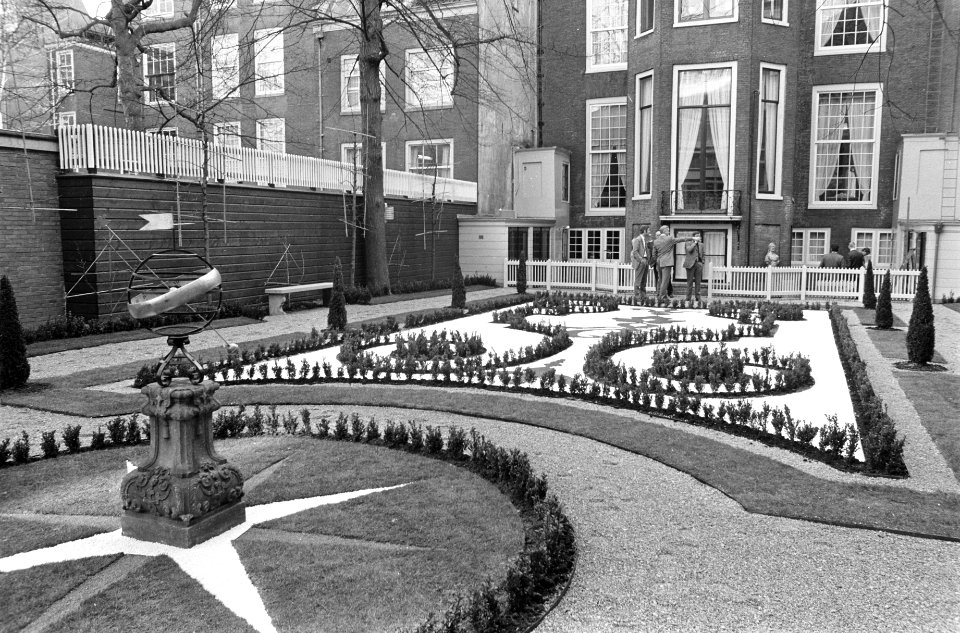 Tuin van Museum Willet Holthuysen geopend nr 28 de tuin nr 29 wethouder Lamme, Bestanddeelnr 925-4815