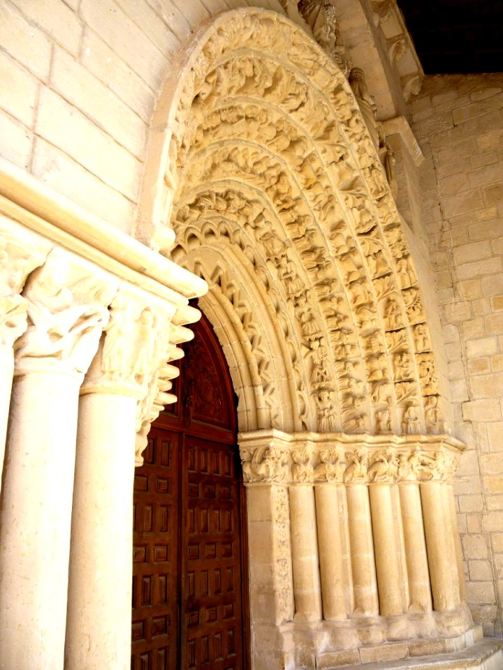 Tuesta - Iglesia de Nuestra Señora de la Asunción, pórtico 24