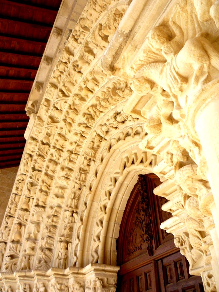 Tuesta - Iglesia de Nuestra Señora de la Asunción, pórtico 23
