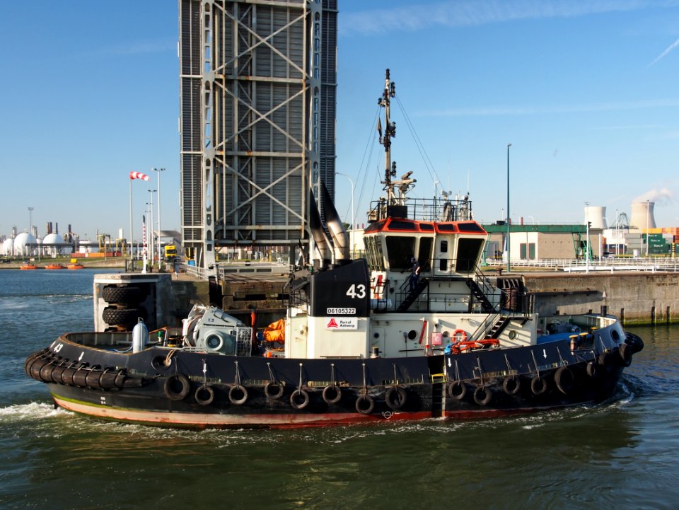 Tug 43 - IMO 9602124 - ENI 06105322, Zandvlietsluis, Port of Antwerp pic10