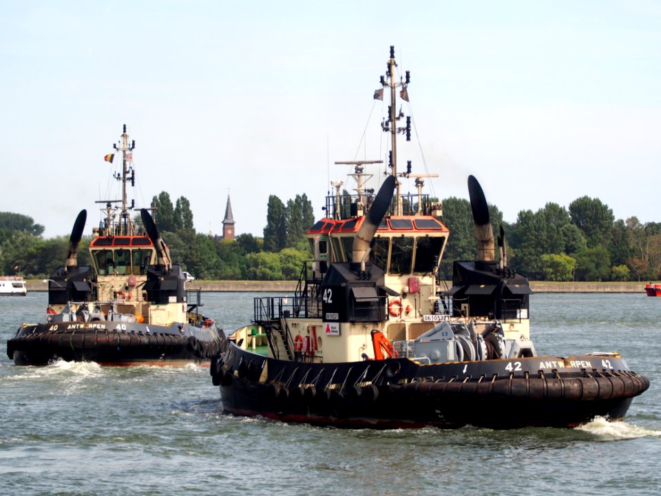 Tug 40 - IMO 9602095 & Tug 42 - IMO 9602112, Berendrechtsluis, pic3