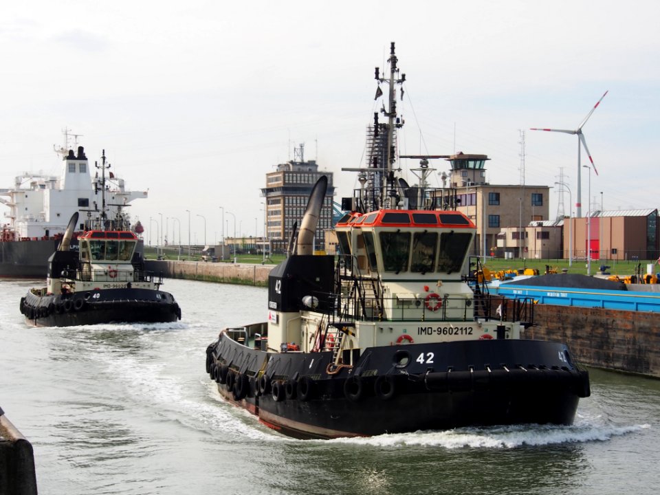 Tug 40 - IMO 9602095 & Tug 42 - IMO 9602112, Berendrechtsluis, pic2