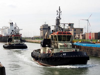 Tug 40 - IMO 9602095 & Tug 42 - IMO 9602112, Berendrechtsluis, pic2