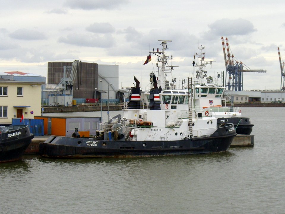Tugboats Accurat and Weser