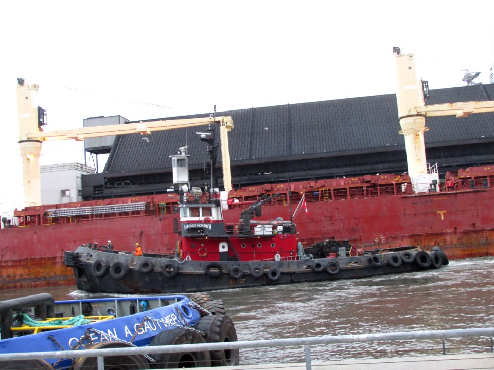 Tugboats in Jarvis Slip 03