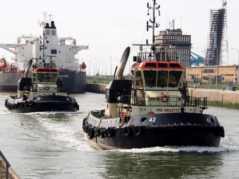 Tug 40 - IMO 9602095 & Tug 42 - IMO 9602112, Berendrechtsluis, pic1