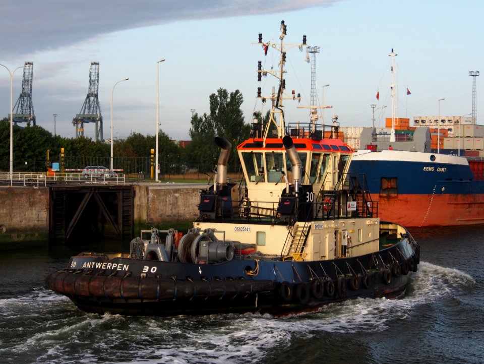 Tug 30 - ENI 06105141, Port of Antwerp pic9