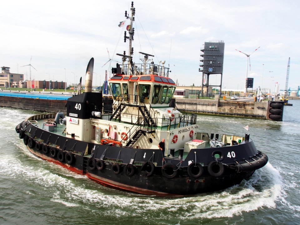 Tug 40 - IMO 9602095, Berendrechtsluis, pic1