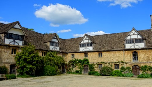 Tudor Courtyard - Lacock Abbey - Wiltshire, England - DSC01006