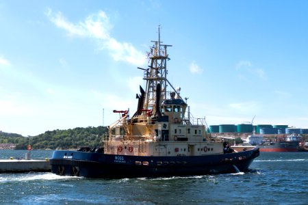 Tugboat Boss leaving Lahälla