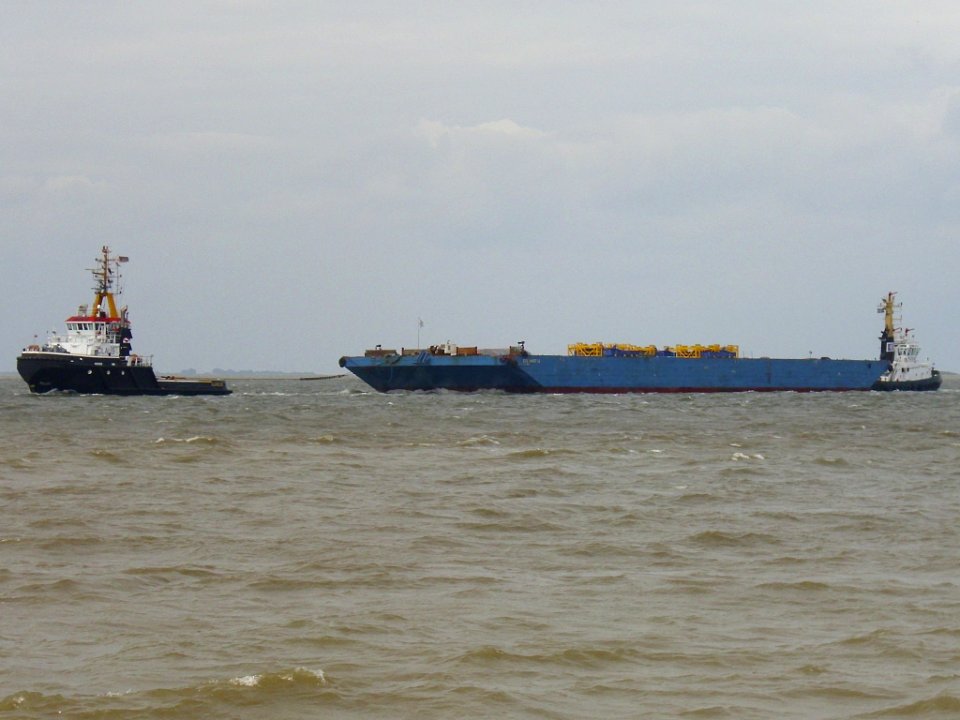 Tugboat Claus with barge