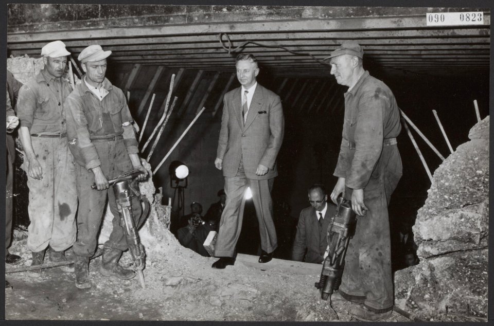 Tunnels, weg- en waterbouwkunde, ministers, Algera J, Bestanddeelnr 090-0823