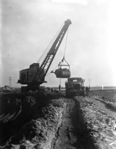 Tunnelbouw Velsen, zand storten, Bestanddeelnr 906-7767
