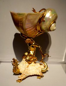 Turban snail cup with foot in the form of a dragon, Germany, mid 1600s, Turbo marmoratus, conch shell (Harpago chiraga), gilt silver - Metropolitan Museum of Art - New York City - DSC06963
