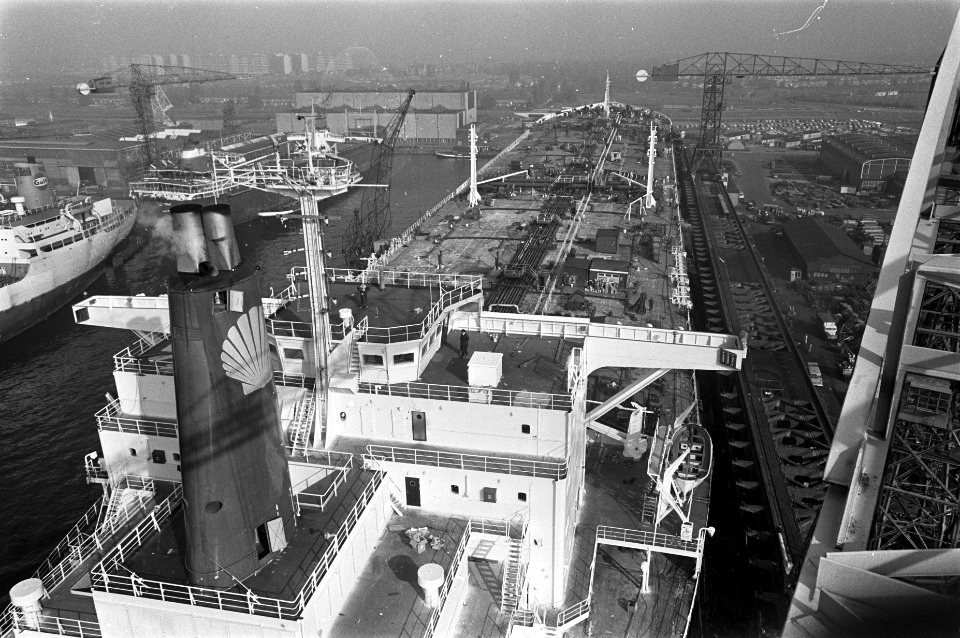Turbinetanker Melania 210.000 ton , 30 11 1968 a.s. van stapel overzicht op de, Bestanddeelnr 921-7831
