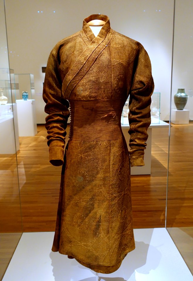 Tunic (qaba) with broad belt (kamarband), Iran, early 14th century AD, brocade silk, view 1 - Aga Khan Museum - Toronto, Canada - DSC06569
