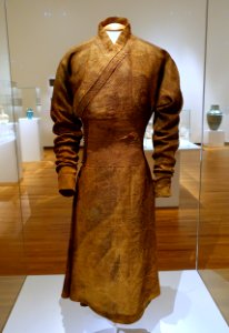 Tunic (qaba) with broad belt (kamarband), Iran, early 14th century AD, brocade silk, view 1 - Aga Khan Museum - Toronto, Canada - DSC06569