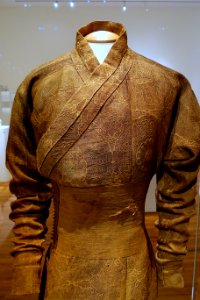 Tunic (qaba) with broad belt (kamarband), Iran, early 14th century AD, brocade silk, view 2 - Aga Khan Museum - Toronto, Canada - DSC06572