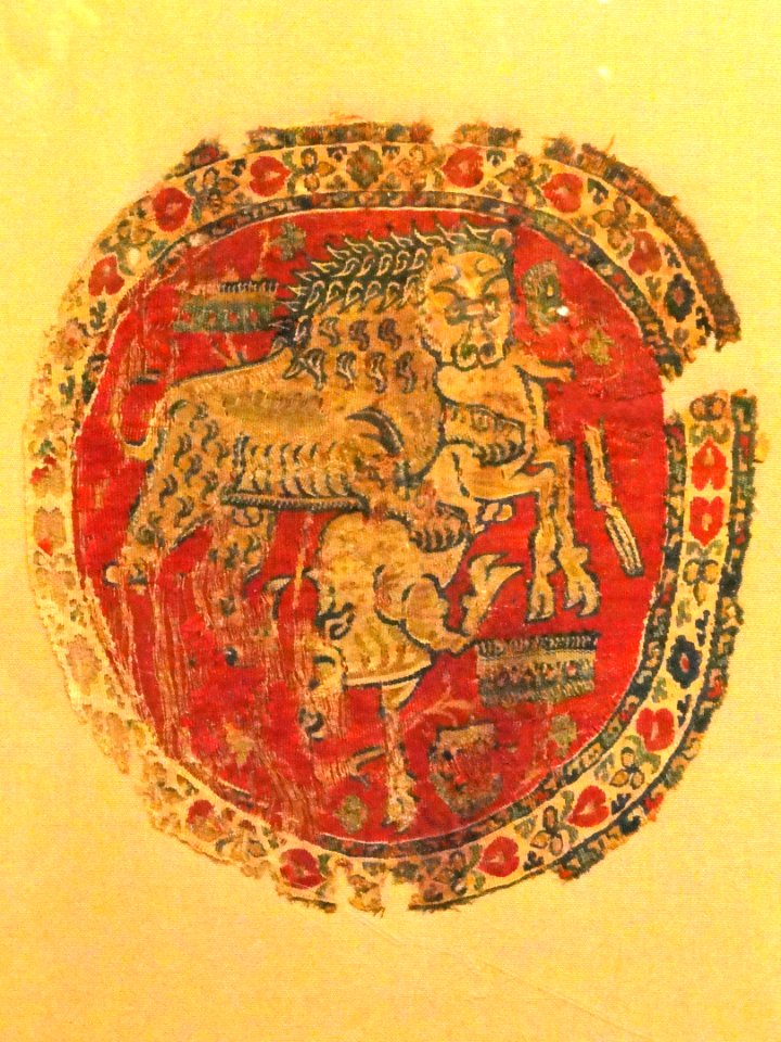 Tunic Decoration with a Lion Attacking a Bull, 800s AD, Egypt, Islamic Abbasid period, wool and linen - Cleveland Museum of Art - DSC08453