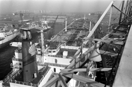 Turbine tanker Melania 210.000 ton , 30 11 1968 a.s. van stapel overzicht turb, Bestanddeelnr 921-7835
