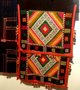 Turban with 8-petal flowers in running stitch, Thai Den, Son La, 1990 - Vietnamese Women's Museum - Hanoi, Vietnam - DSC03735