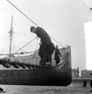Tunesisch vrachtschip Carthage op Scheveningse strand, Bestanddeelnr 905-5589