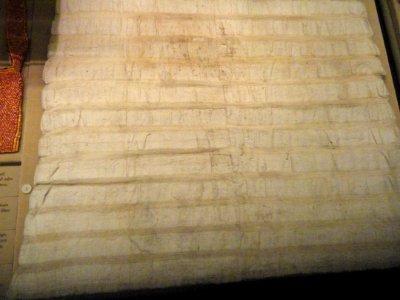 Tunic, plain weave cotton - Peruvian fabric in the American Museum of Natural History - DSC06137