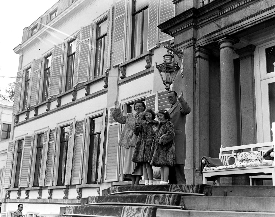 Tuinfeest Paleis Soestdijk t.g.v. Koninginnedag, Bestanddeelnr 903-3452