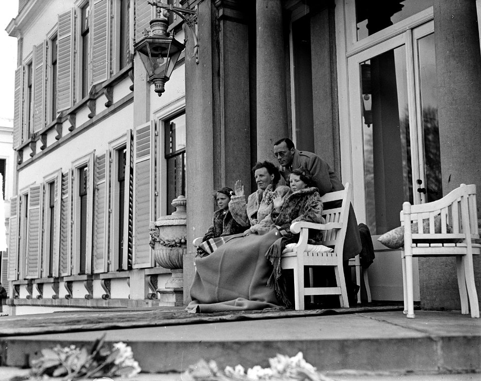 Tuinfeest Paleis Soestdijk t.g.v. Koninginnedag, Bestanddeelnr 903-3451