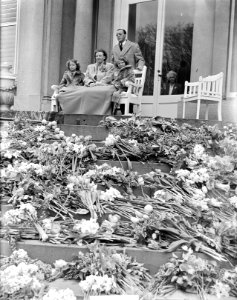 Tuinfeest Paleis Soestdijk t.g.v. Koninginnedag, Bestanddeelnr 903-3457