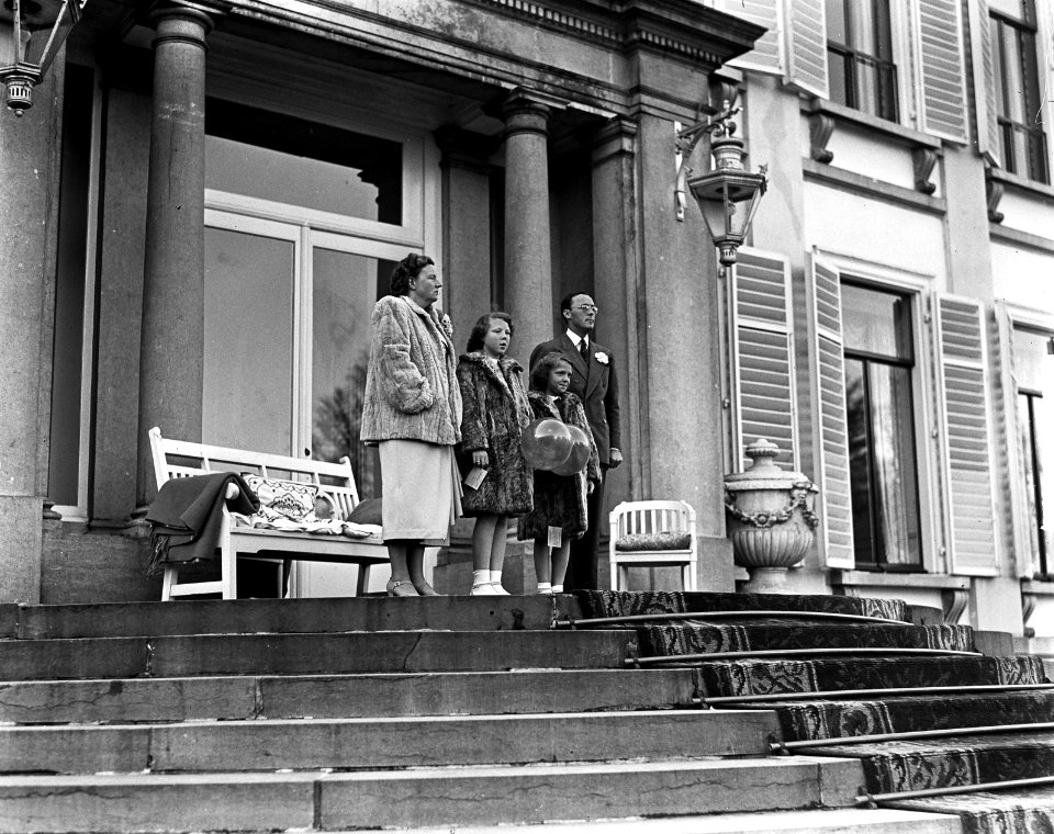 Tuinfeest Paleis Soestdijk t.g.v. Koninginnedag, Bestanddeelnr 903-3453