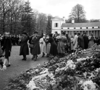 Tuinfeest Paleis Soestdijk t.g.v. Koninginnedag, Bestanddeelnr 903-3459