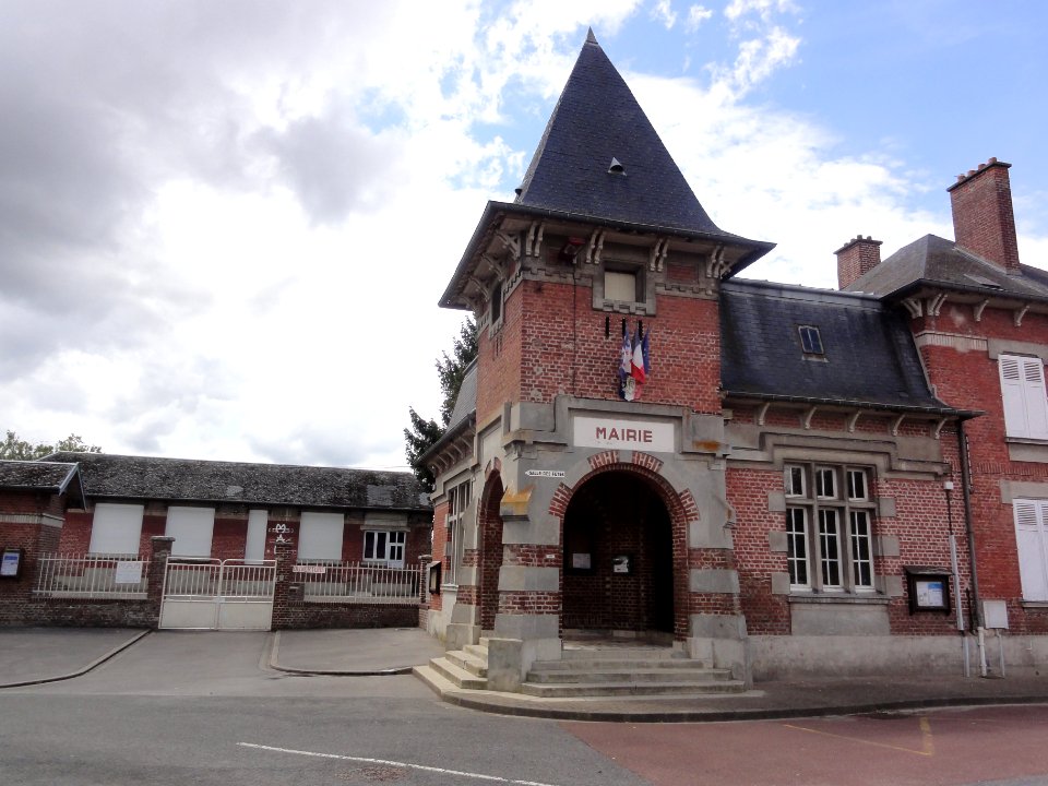 Tugny-et-Pont (Aisne) mairie et salle des fêtes