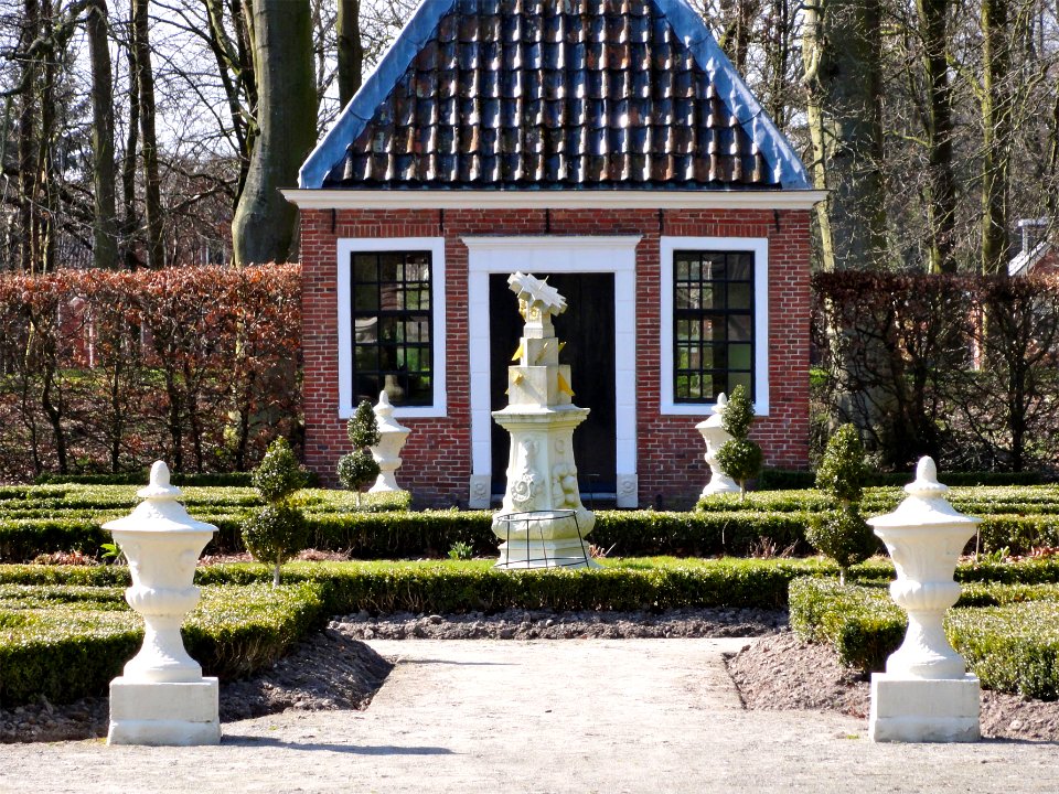 Tuinsierraden en vazen Menkemaborg