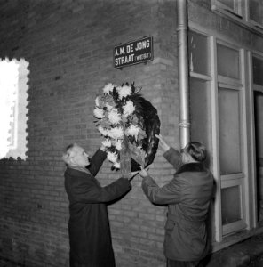 Tuinstad Slotermeer onthulling naambord A. M. de Jong, Bestanddeelnr 906-1599
