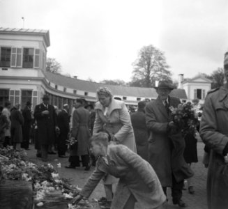 Tuinfeest Paleis Soestdijk t.g.v. Koninginnedag, Bestanddeelnr 903-3463